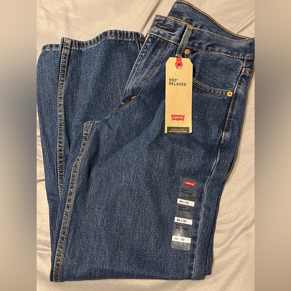 Men’s Levi 550 relaxed straight